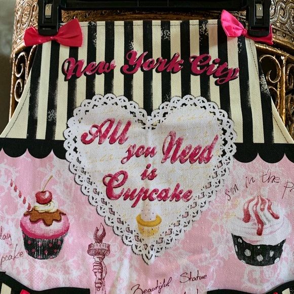 NWT—Kitchen Chic NY Cupcake Apron - Picture 2 of 4